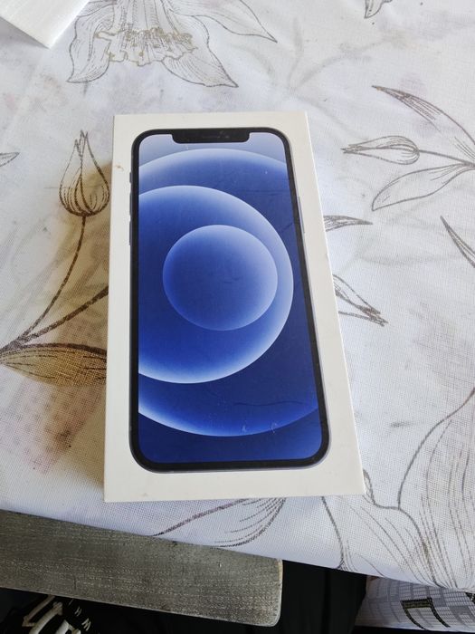Apple iPhone 12, 128GB, Black/Черен, добро състояние + подаръци