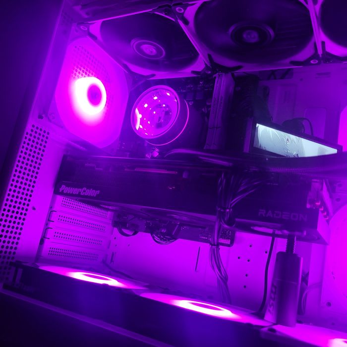 Продам видеокарту RX 7700 XT