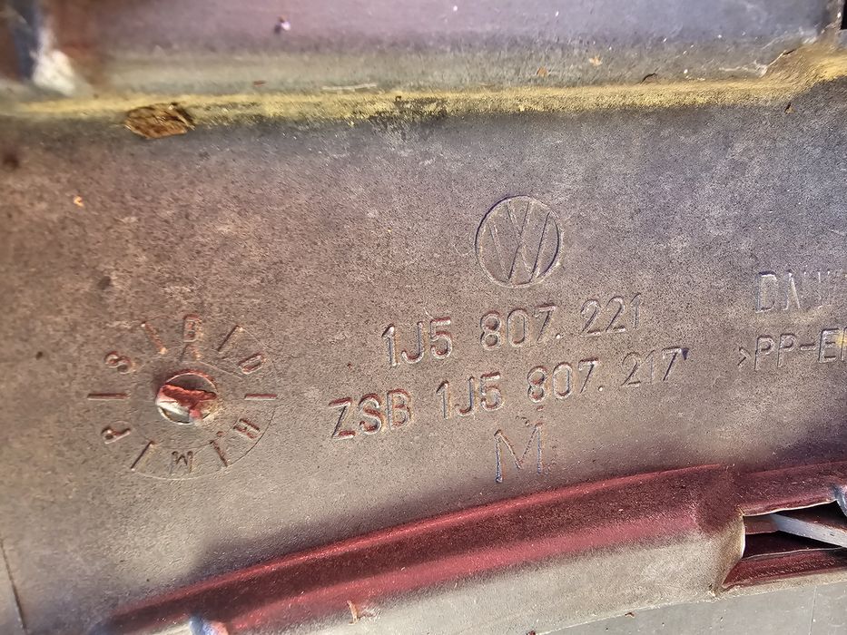 Bara fata VW Bora cod 1J5807221