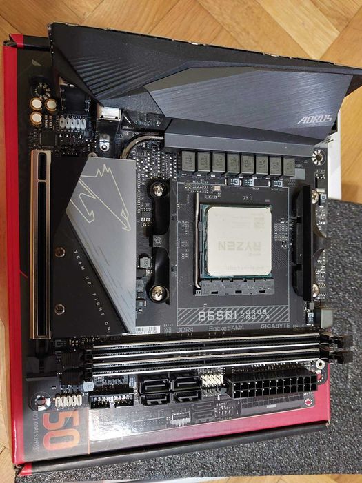 AMD Ryzen 5 5600GT + Gigabyte B550i Aorus Pro AX Wi-Fi