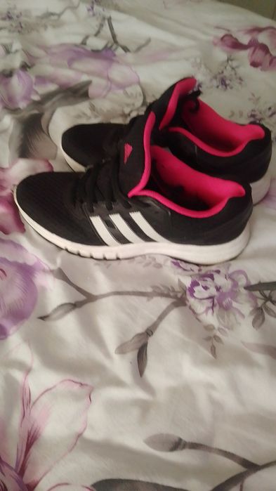 Adidasi in stare buna