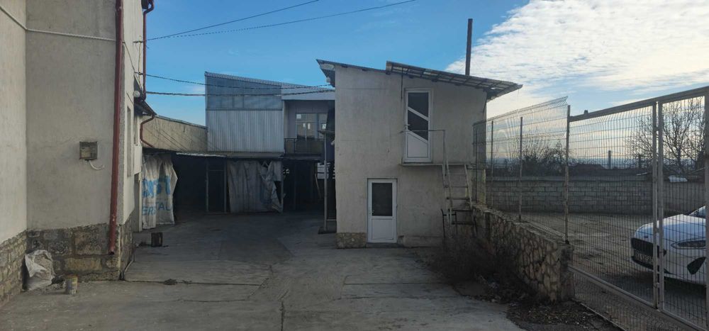 Spații comerciale de închiriat