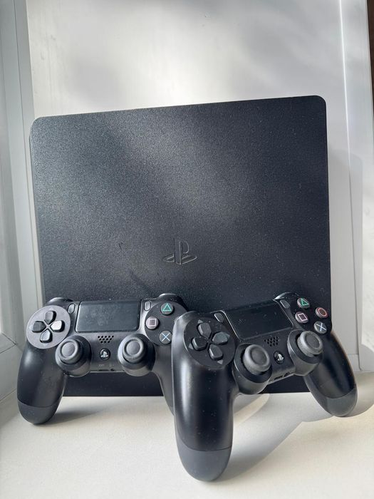 PS4 Slim 1TB +2джойстика +игры +зарядная станция + коробка