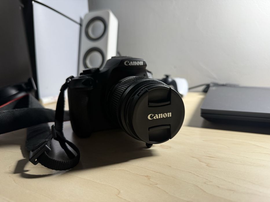 Cameră foto canon eos 2000D