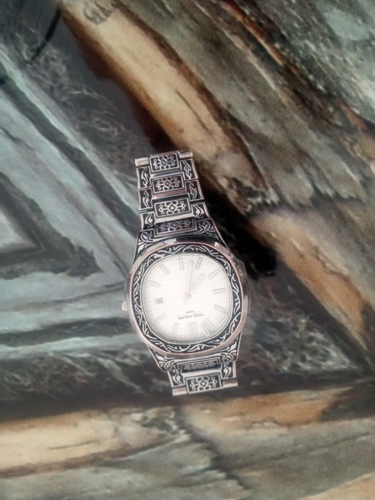 Продается часы каждый по 10000