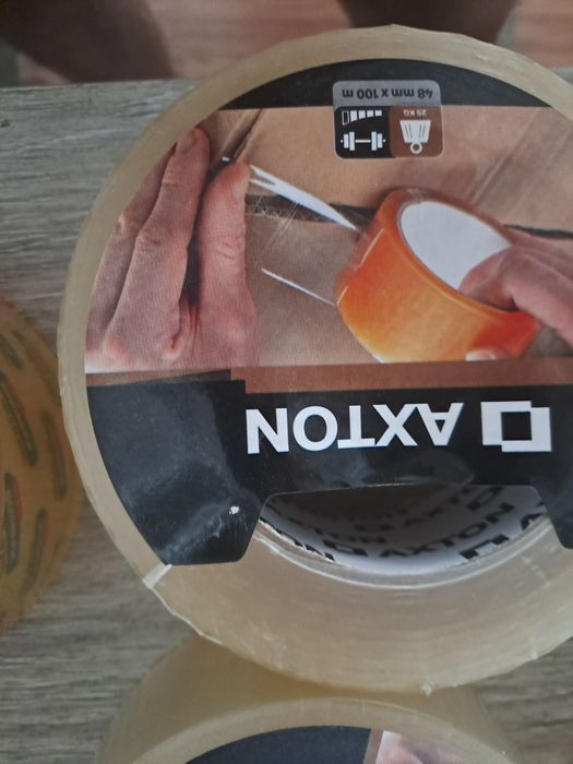 Bandă adezivă pentru ambalare.