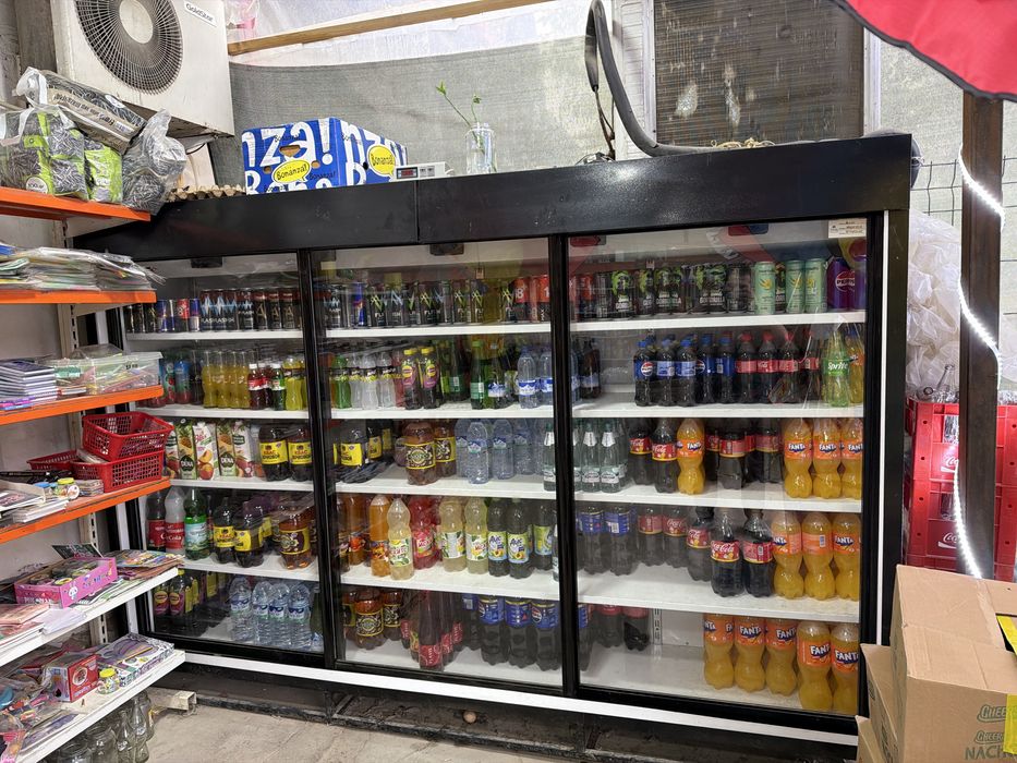 Холодилник витрина шкаф