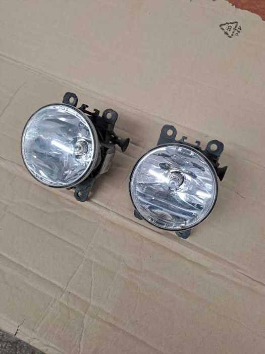 Proiector stanga/dreapta Dacia Duster Facelift an 2013-2017