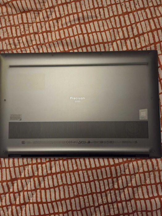 Продавам лаптоп Dell 5550 - Precision