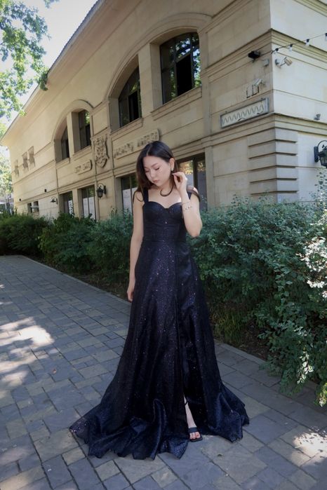 Черное вечернее платье блестящее