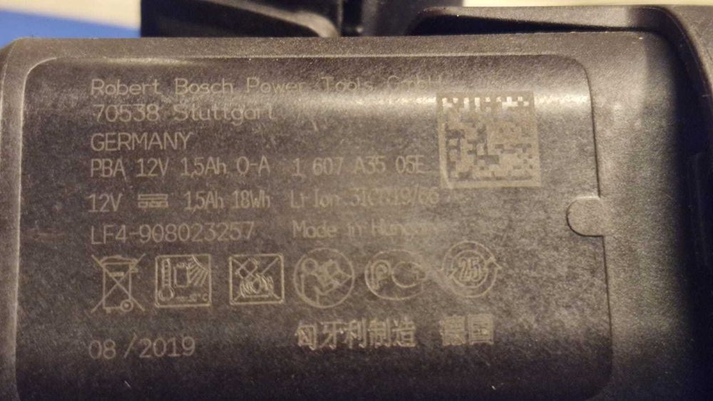 Bosch Acumulator 12V 1,5Ah Li-Ion (250 lei) si Bosch PBA 18v 2,5A (150 lei )