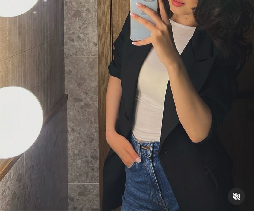 Продам чёрный костюм.