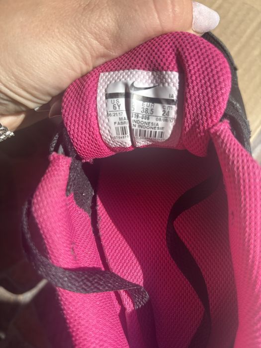 Adidasi nike sport