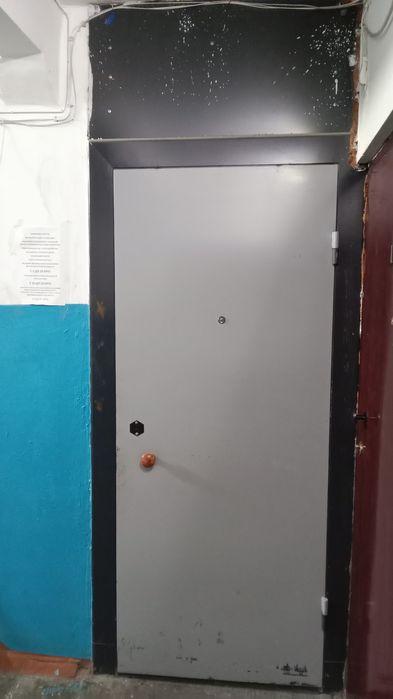 Продам железную дверь