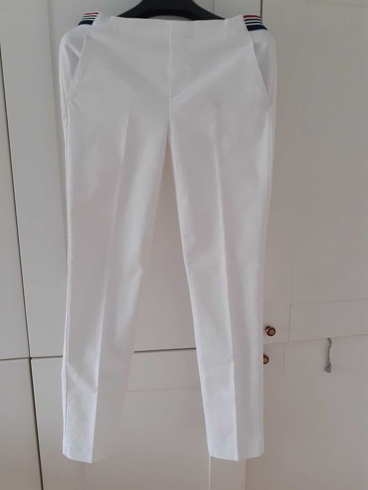 Blugi albi marimea S( merg bine și la un M),marca Goldenpoint.