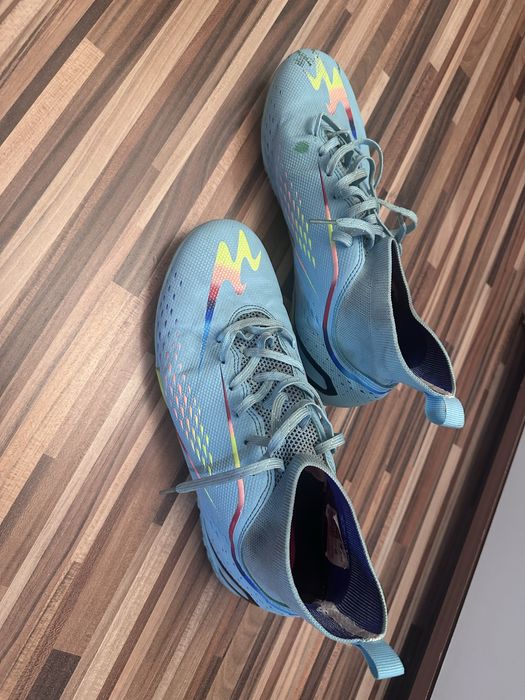 Ghete de fotbal / crampoane TF, mărimea 40 – stare foarte bună