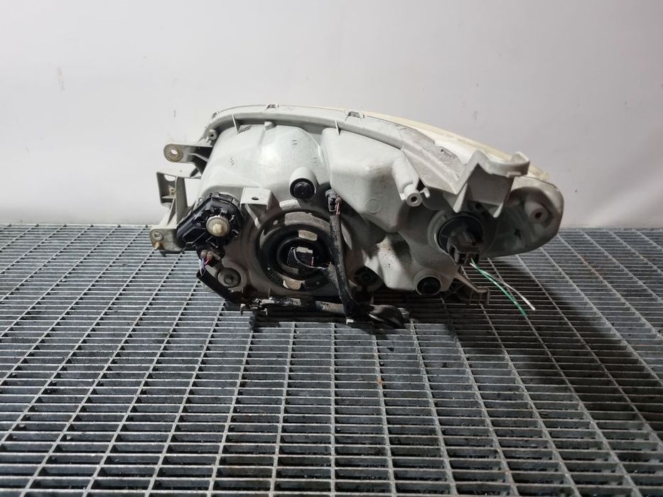 Far Dreapta Daihatsu Terios 2006 - 2010 SUV 4 Usi (1494) Fara xenon