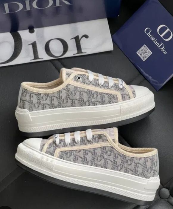 Нови обувки  Dior