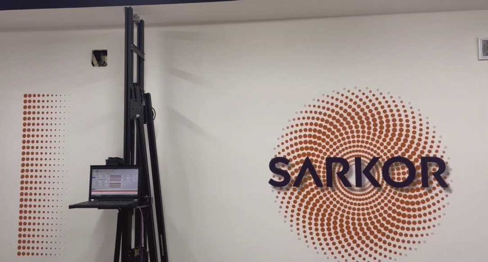 печать на стенах