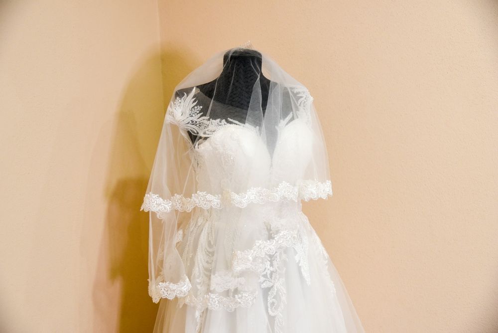 Vând rochita de mireasă