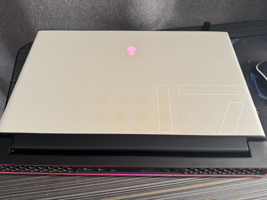 Dell Alienware m17 R2/ CORE i7/9th Gen