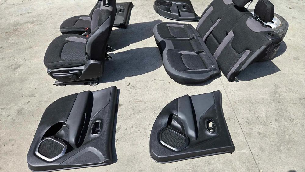 interior textil scaune fata spate fete usi  jeep renegade facelift dupa 2019