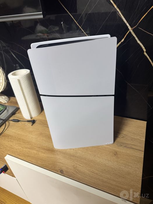 PS5 SLIM 1TB с одним джойстиком  В идеале, коробка есть