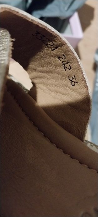 Продам кожаные шлепки 36р