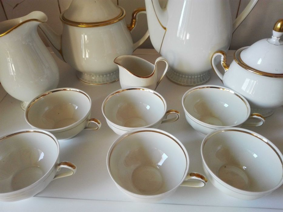 Немски сервиз за чай , попивателна  и чепкало за вълна.