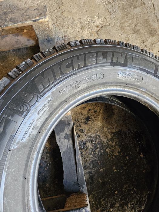 4 anvelope iarna 205 75 16C Michelin Agilis 2022