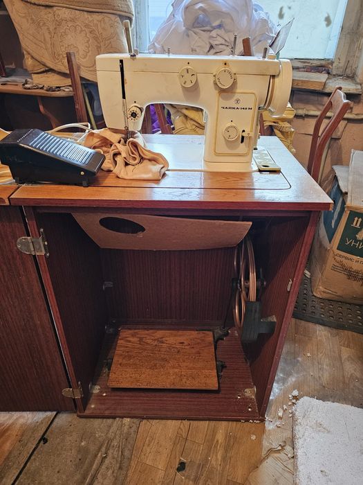 Продам швейную машину