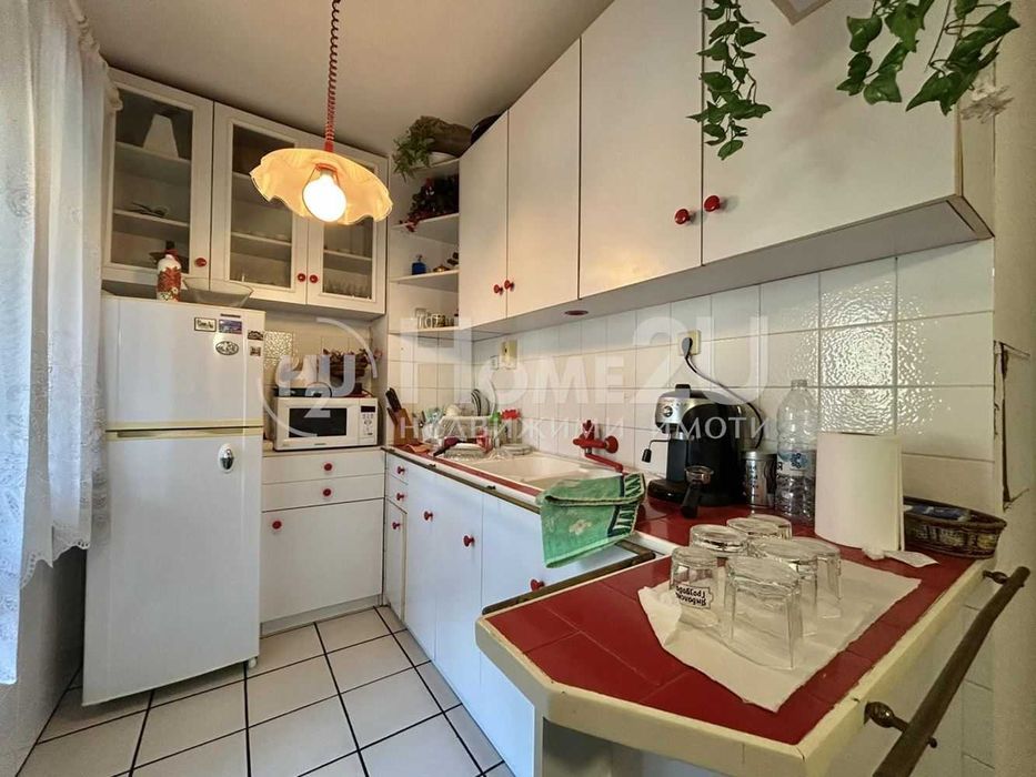 Четири стаи!! Асансьор!! Възраждане!!