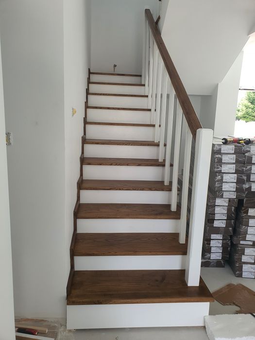 Scari, Balustrade din lemn masiv