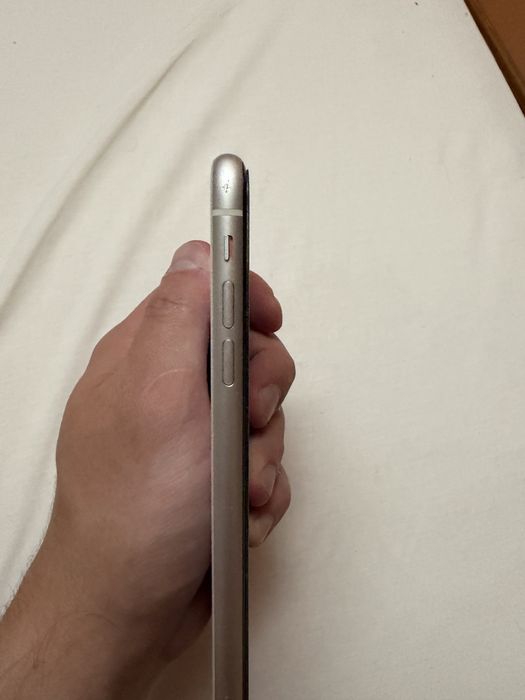 Продавам Apple iPhone XR 128GB – 97% батерия