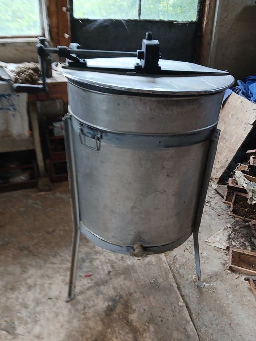 Центрофуга за мед