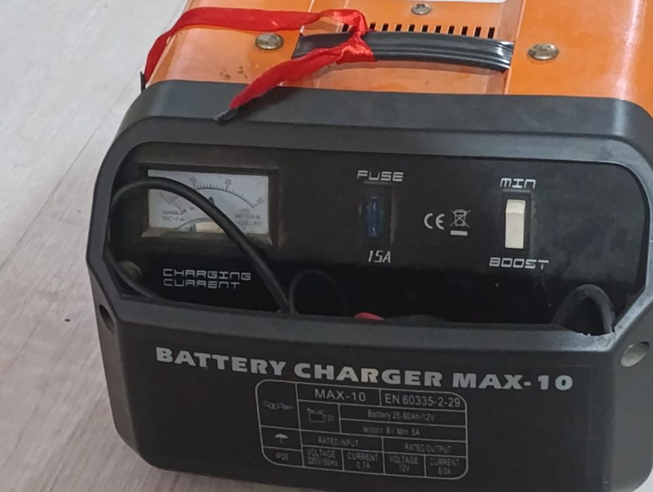 Продам зарядку аккумулятора для машины