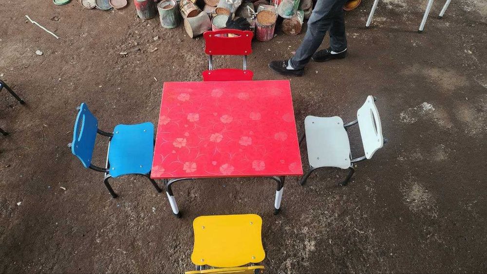 Детские столы и стулья