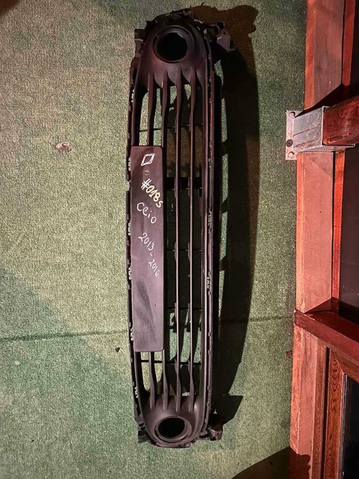 решетка в предна броня Renault Clio 2013-2016 г. #018S