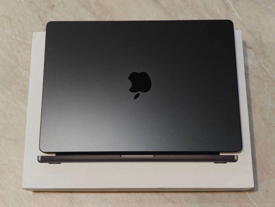 Macbook pro 14inch m4 16/512