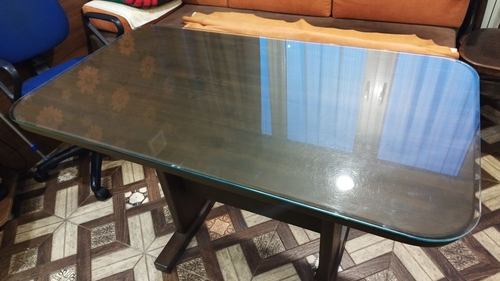 Плот за маса с покривка  и стъкло