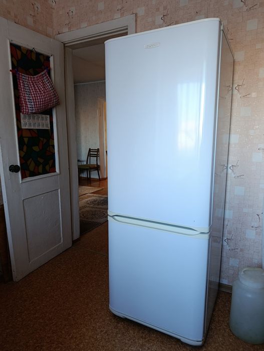 Продам 2х камерный холодильник Бирюса.