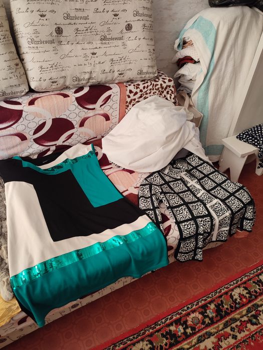 Одежда разная . Платья , кофты  и разное , другое