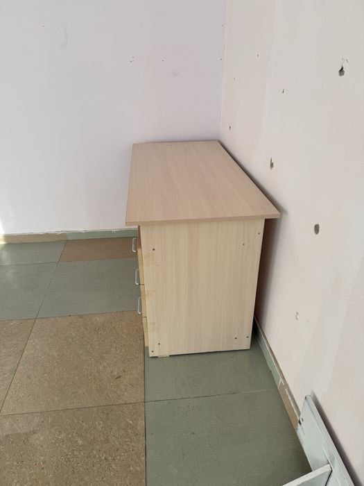 Стол письменный в хорошем состоянии