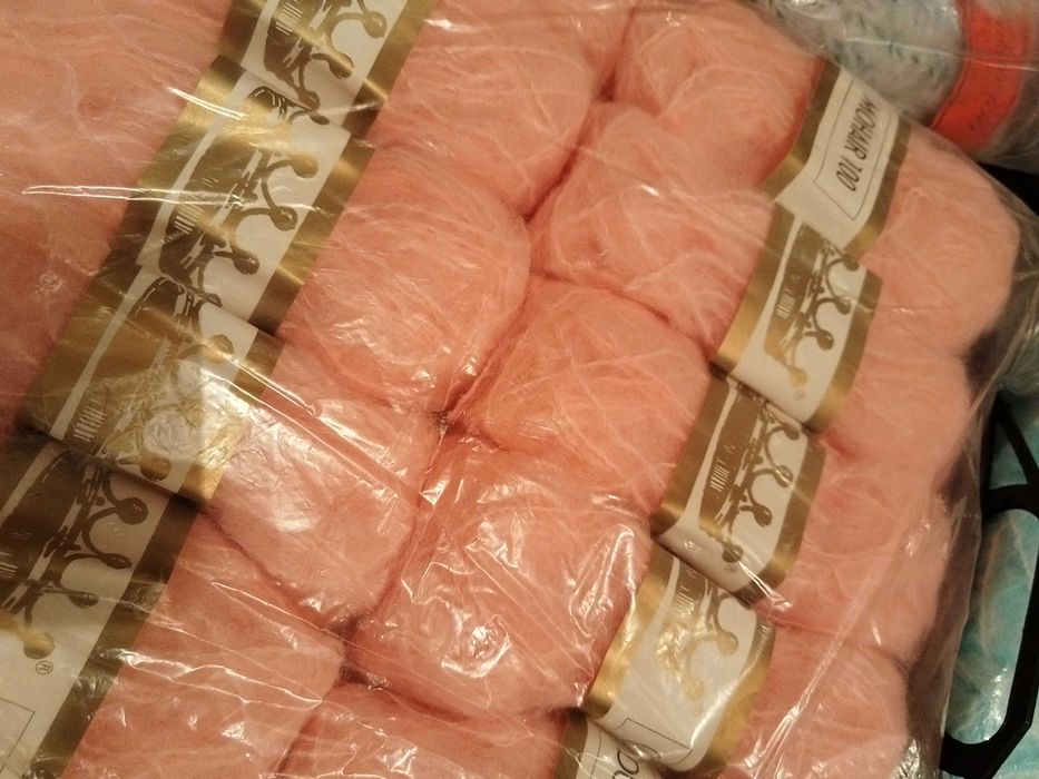 Много и различни прежди мохер, пан, букле, коприна