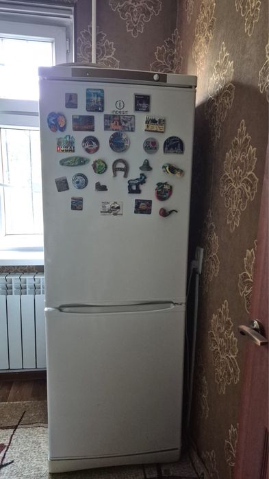 Холодильник Indesit