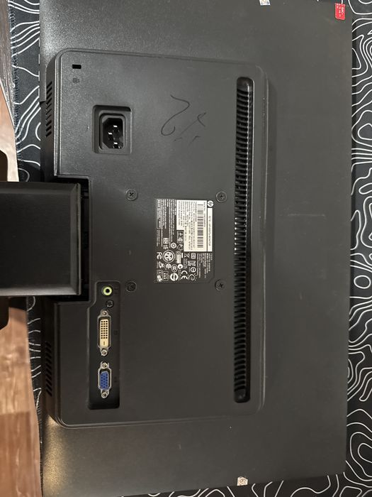 Монитор Hp с провадами