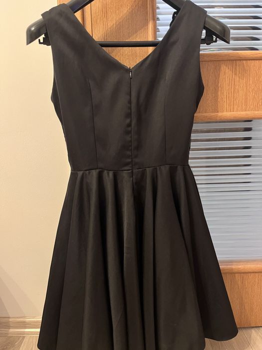 Официална черна рокля