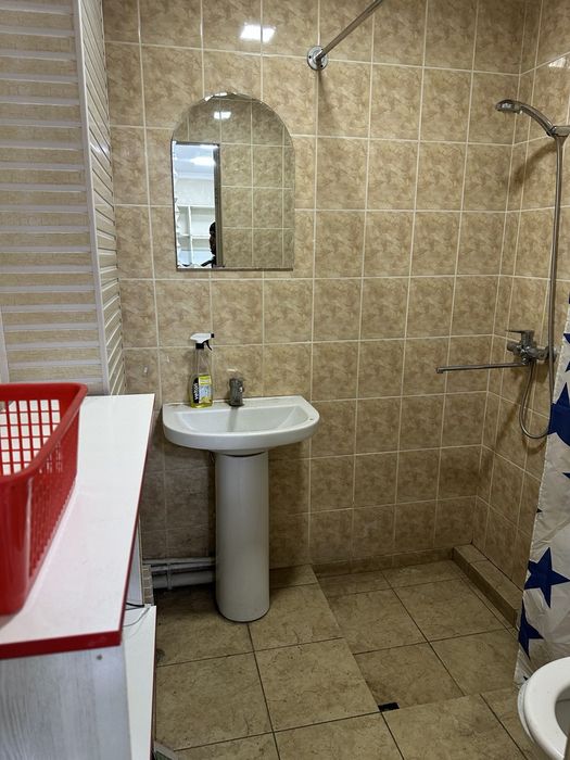 Яккасарайский район.Ул.Бобур Сдаётся офис Доступ 24/7.Все условия есть