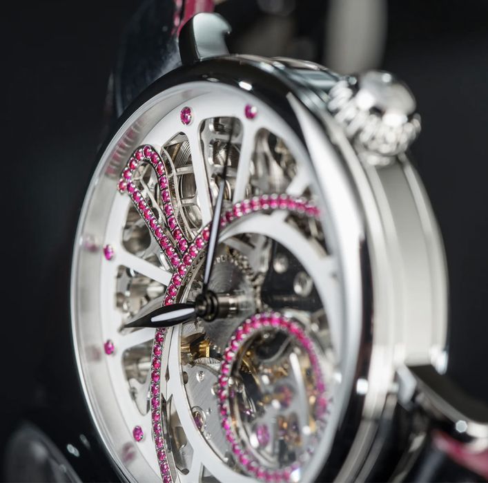 Уникален дамски часовник