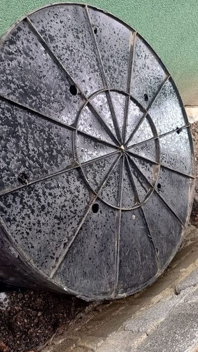 Vând ghiveci 500 litri